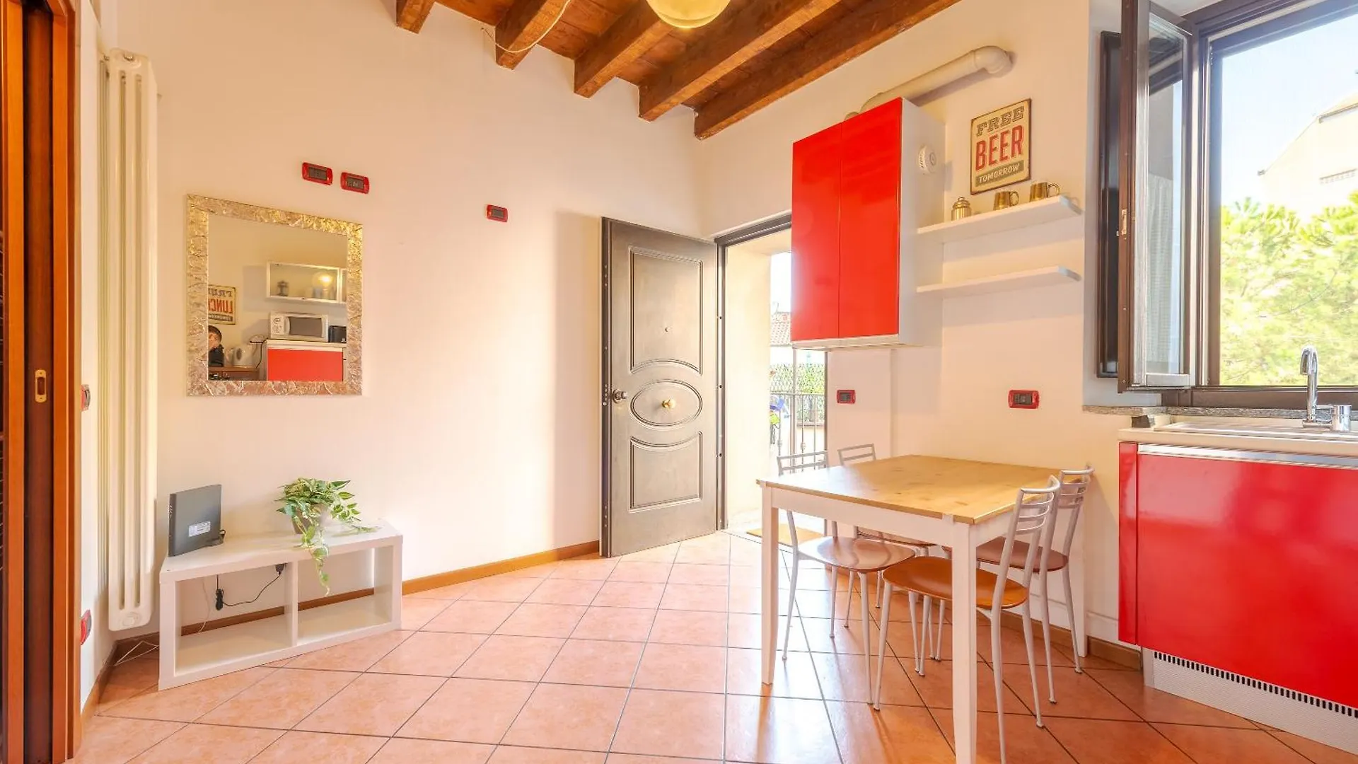 Guest Planet - Rosso Milano Apartment - Navigli Area 밀라노