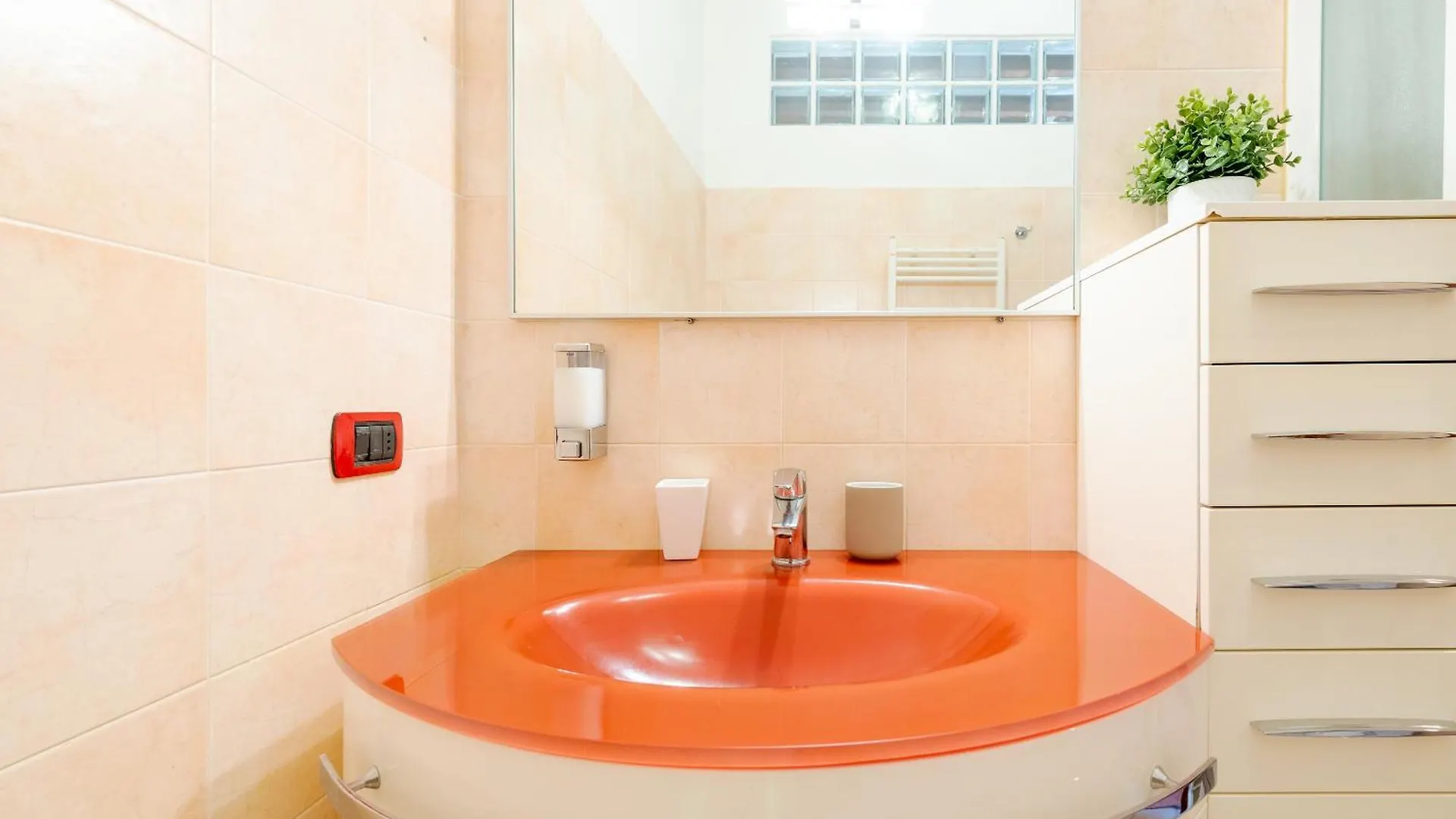 Guest Planet - Rosso Milano Apartment - Navigli Area 이탈리아