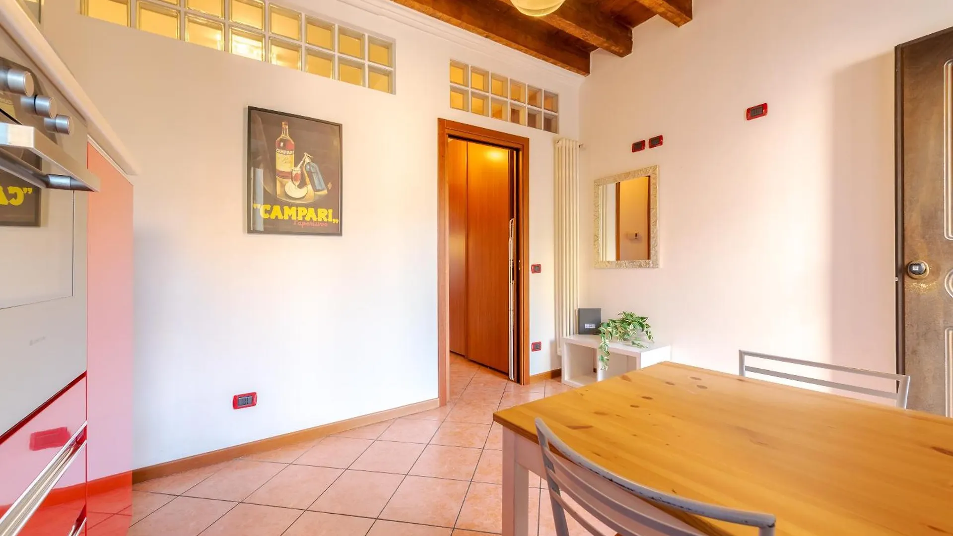 Guest Planet - Rosso Milano Apartment - Navigli Area  밀라노