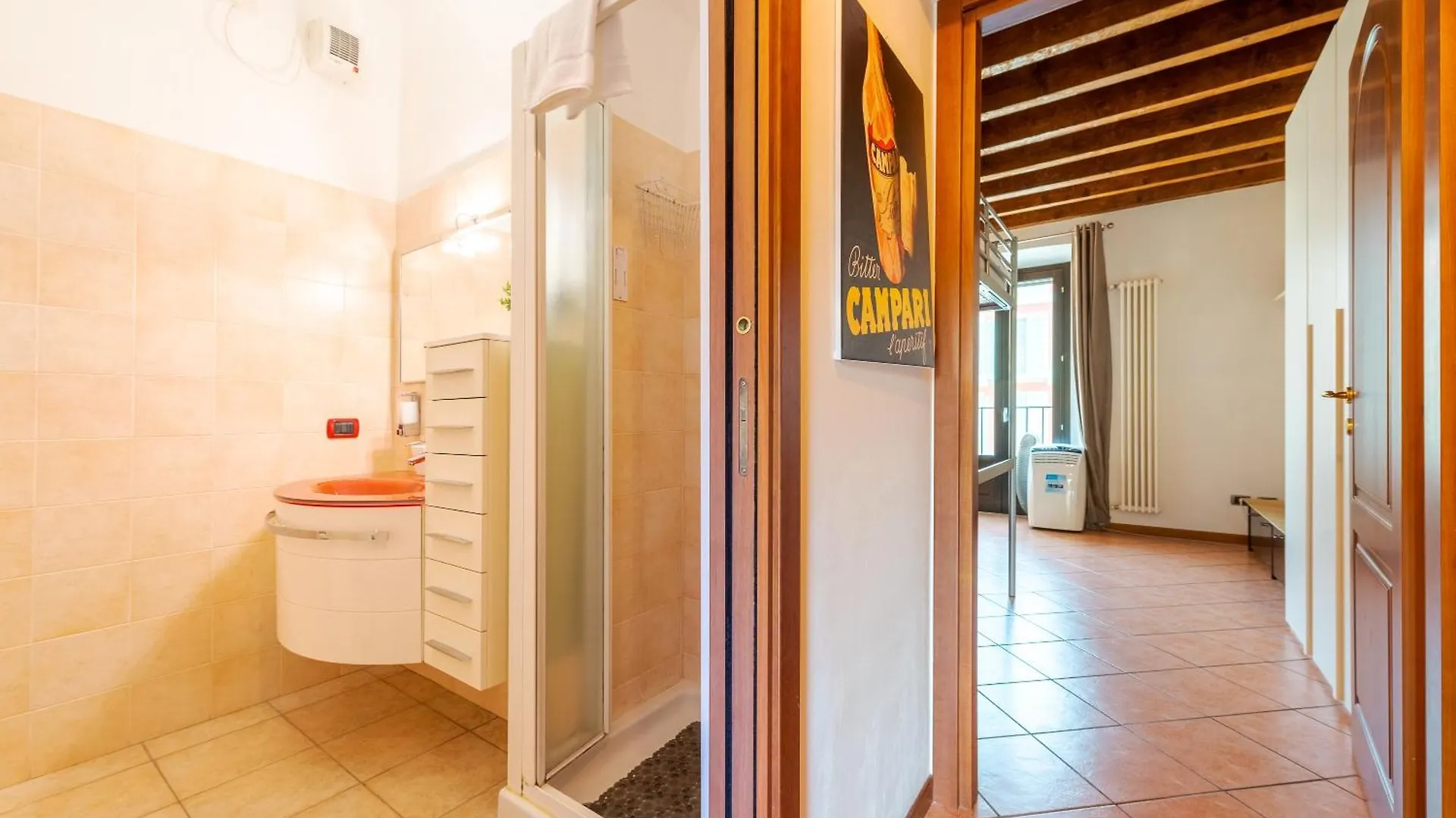 Guest Planet - Rosso Milano Apartment - Navigli Area 0*, 밀라노